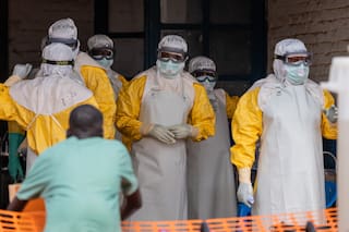 Brote de ébola en África podría sumar 20.000 casos sin fuertes medidas sanitarias, dice EE.UU.