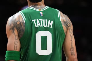 Brown anota 43 puntos, Tatum logra triple-doble y Celtics arrollan al Heat 147-129