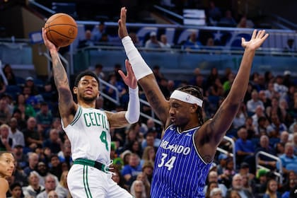 Brown, Walsh, White y Simons lideran a los Celtics en victoria 111-107 sobre el Magic