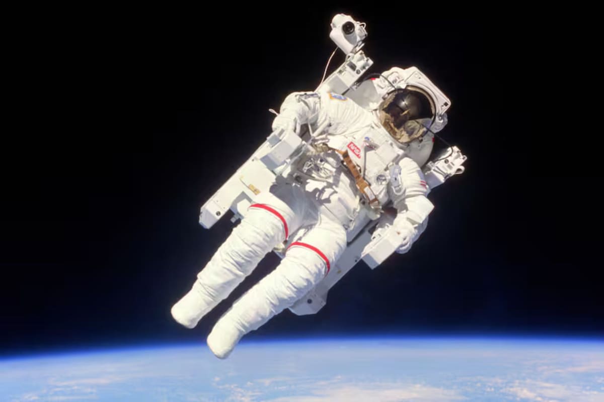 Bruce McCandless II fue el primer astronauta en lograr lanzarse al espacio sin ningún tipo de atadura a su nave