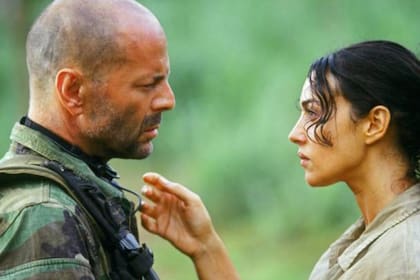 Bruce Willis en una escena de Tears of the sun, la película que protagonizó en 2003