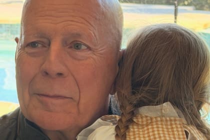 Bruce Willis junto a su nieta
