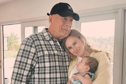 Bruce Willis, junto a su hija mayor, Rumer, y su primera nieta, Louetta