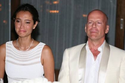 La esposa de Bruce Willis compartió una imagen inédita del actor para celebrar su amor - LA NACION