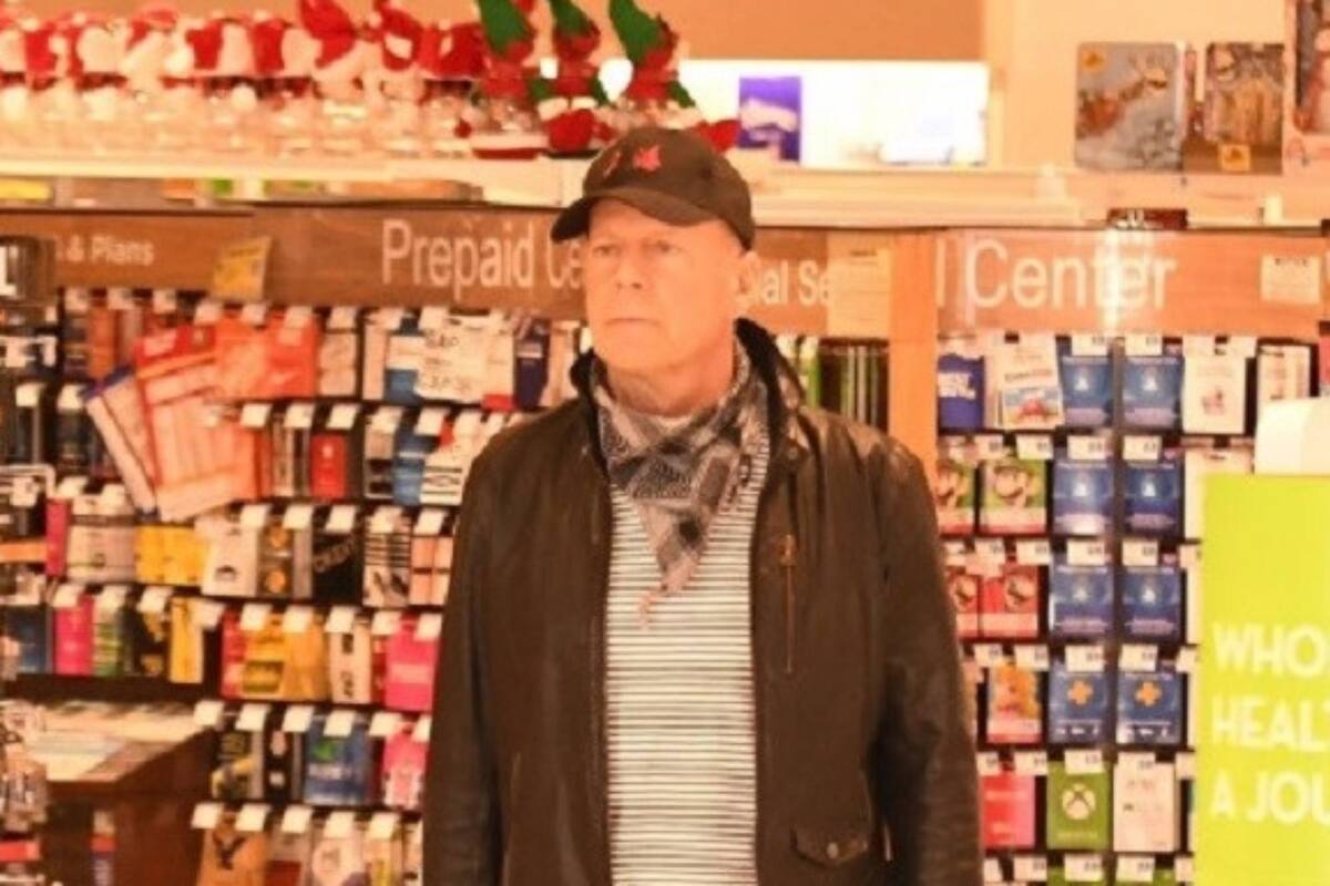 Bruce Willis transitó una farmacia sin barbijo; ni siquiera se cubrió con el pañuelo que llevaba en el cuello.