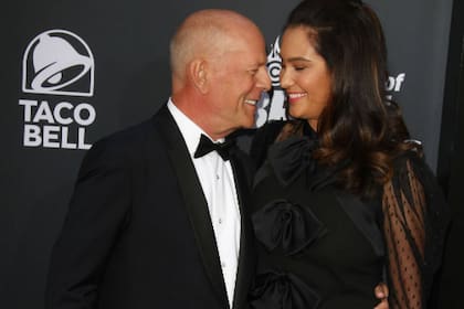 Bruce Willis y su esposa Emma Heming; ella fue contundente con relación a que la ex del actor, Demi Moore, se mudaría con ellos, como durante la pandemia
