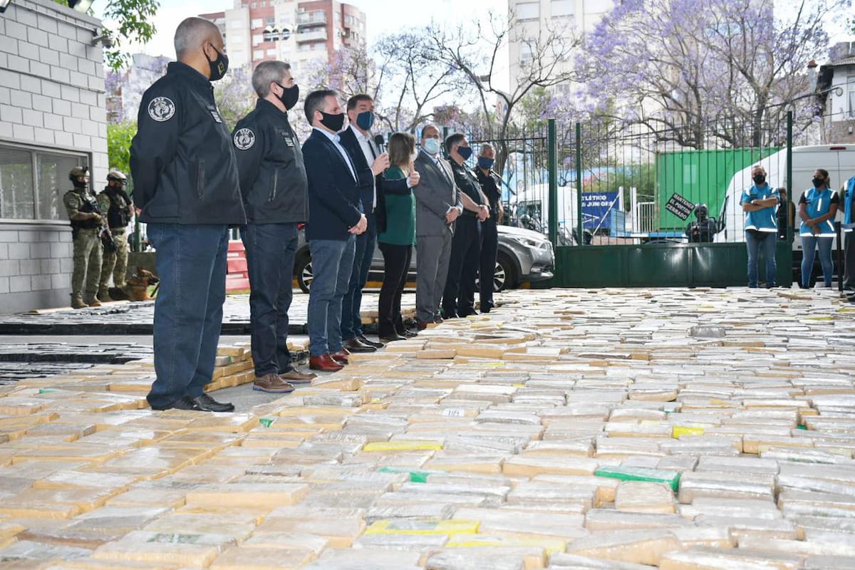 Brujas verdes: Escobar Gaviria y Messi, los logos detrás de 5080 kilos de marihuana