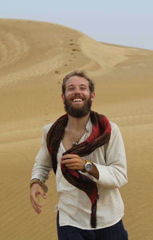 Bruno en el desierto de Rajastan, donde pasó la noche durmiendo a la intemperie.