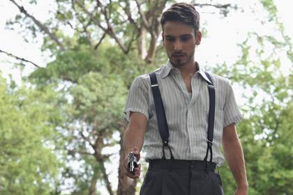 Bruno está obsesionado con vengar la muerte de Julia, su hermana