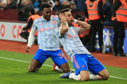 Bruno Fernandes celebra su gol, el 1-0 de Manchester United sobre Aston Vila