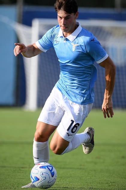 Bruno Galassi, de la categoría 2007 y nacido en Lleida, juega como zaguero central, pero también puede ser mediocampista defensivo.