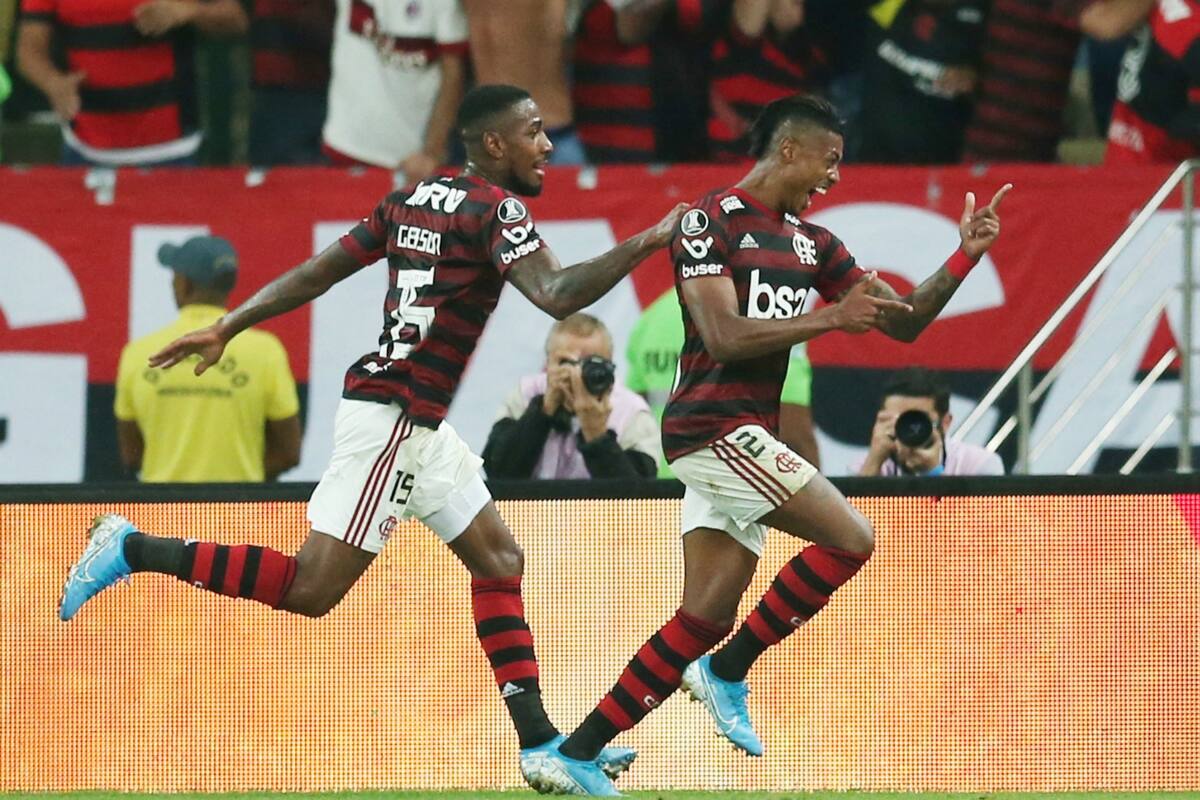 Bruno Henrique celebra uno de sus goles en el Maracaná