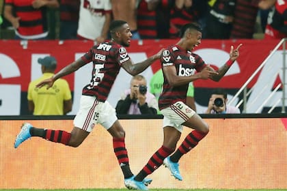 Bruno Henrique celebra el segundo gol del 2-0 a Flamengo a Inter en Río de Janeiro.