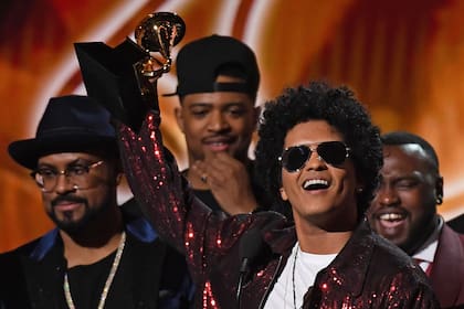 Bruno Mars ganó en las principales categorías: mejor álbum, canción y grabación-