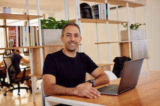 Dejó la investigación en física, apostó por la IA y hoy lleva su startup de la Argentina al mundo