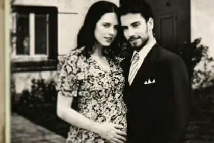 Bruno y Lucía en el futuro, con la periodista embarazada de Julia