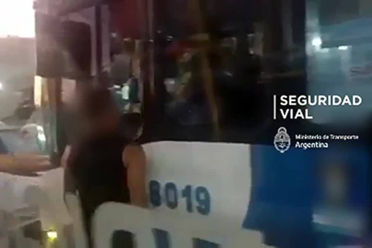 Brutal agresión a un chofer de un colectivo de la Línea 405