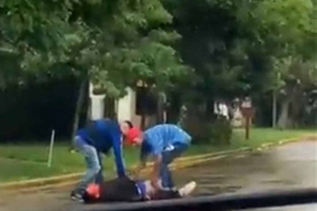 Brutal golpiza a hombre tras una discusión a la salida de un boliche • La víctima estaba estado de ebriedad. Lo dejaron inconsciente y le robaron sus pertenencias.