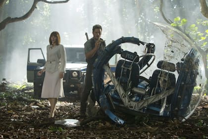 Bryce Dallas Howard y Chris Pratt en una escena de Jurassic World