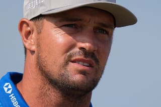 DeChambeau recibe penalización de dos golpes en dramático fallo nocturno del Abierto Británico