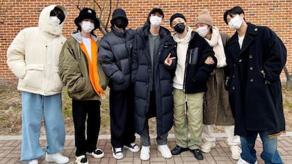 BTS despide a Jin en las inmediaciones del cuartel militar donde realizará las primeras cinco semanas de entrenamiento