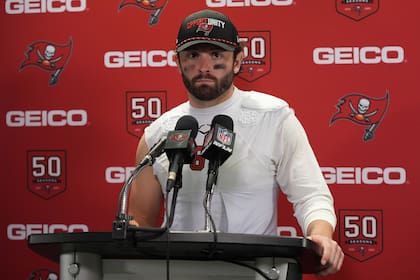 Buccaneers siguen en la lucha por el título de la NFC Sur pese a ocho derrotas en diez juegos