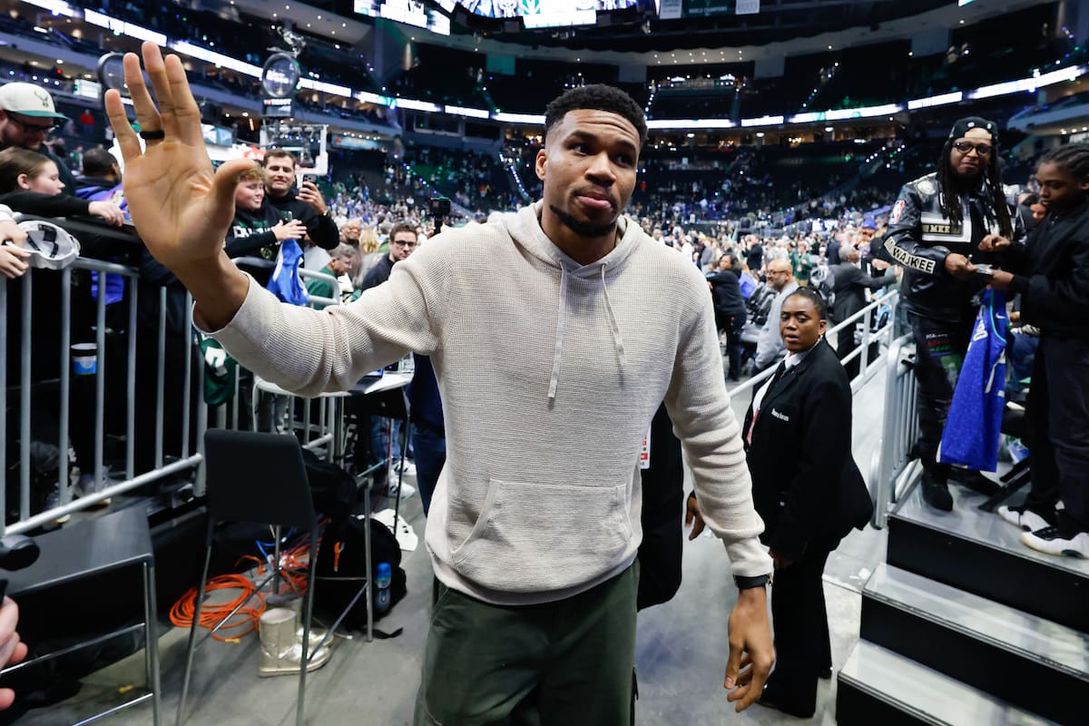 Bucks deben seguir adelante tras traspasar al ícono Giannis Antetokounmpo