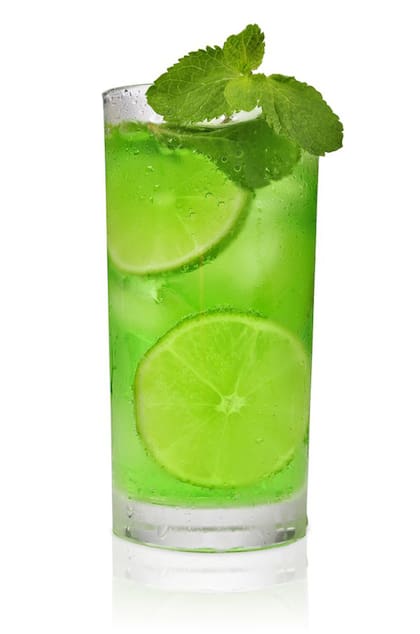 Buen sabor. Las aguas saborizadas están cada vez más de moda. Creá la tuya con cítricos y unas hojas de menta