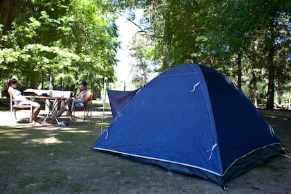 Buenas propuestas para tomarle el gusto a acampar, cerca de la ciudad y con todos los servicios