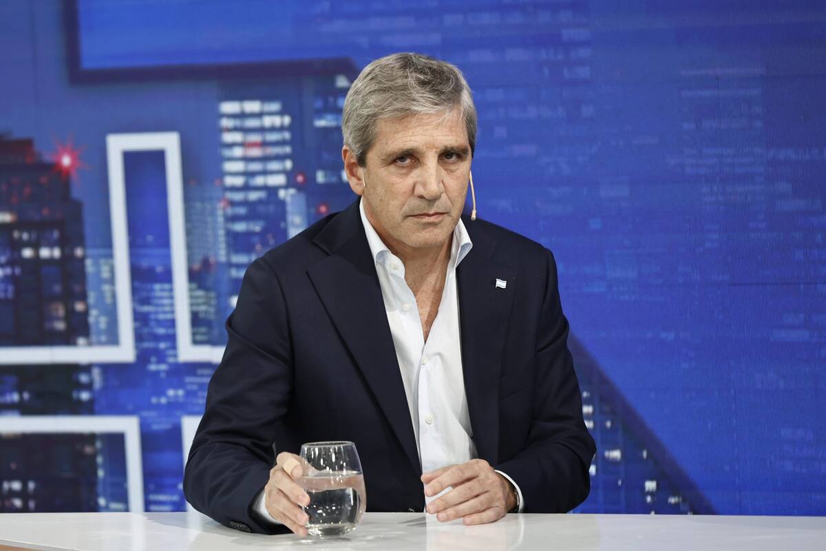 Buenos Aires 10nov2025 . El Ministro De Economía Luis Toto Caputo, visita el canal La Nación+ .
