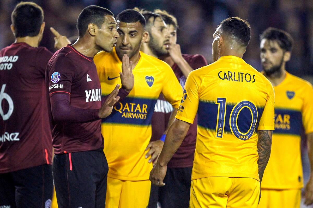 Buenos Aires 31/10/2019. Lanus vs Boca por la Superliga Wanchope Abila, Pepe Sanz y Carlitos Tevez Rodrigo Nespolo/La Nacion