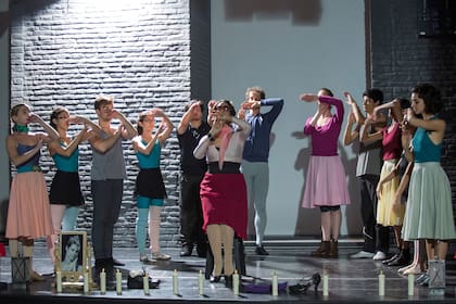 El elenco completo de "Las bailarinas no hablan", en un ensayo