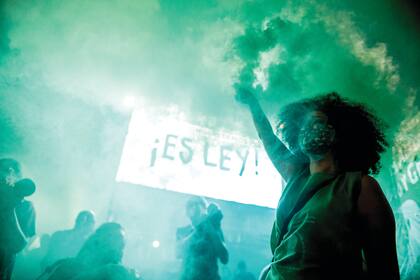 Buenos Aires, Argentina Diciembre 30: La ley de Interrupción voluntaria del embarazo es Ley en Argentina.