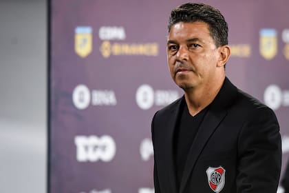 BUENOS AIRES, ARGENTINA - MARCH 20: Marcelo Gallardo coach of River Plate leaves the pitch after losing a Copa de la Liga 2022 match between River Plate and Boca Juniors at Estadio Monumental Antonio Vespucio Liberti on March 20, 2022 in Buenos Aires, Argentina. (Photo by Marcelo Endelli/Getty Images)