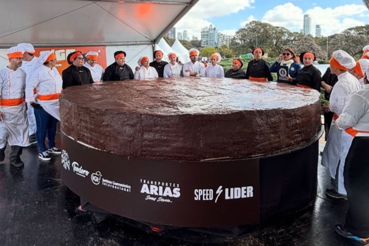 Buenos Aires entró al Record Guinness por hacer el alfajor mas grande del mundo (3112 kilogramos)