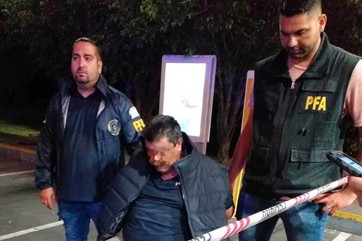 Buenos Aires: Fue detenido el capitán Eduardo Ángel Franicevih, integrante de la policía bonaerense, por la Policia Federal.