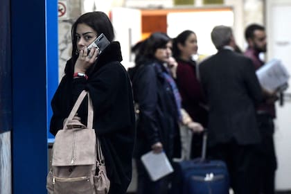 Buenos Aires, Larissa Riquelme (I), novia de Fabbro. El ex futbolista Jonathan Fabbro es condenado a 14 años de prisión por cinco hechos de abuso sexual con acceso carnal y gravemente ultrajante a su sobrina y ahijada ocurridos cuando la menor de edad tenía entre 5 y 11 años, según el fallo que dict