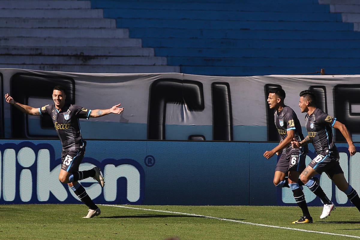 Buenos Aires: Ramiro Carrera festeja el primer gol de Atlético Tucumán que enfrenta hoy a Racing Club en un partido correspondiente a la Zona 1 de la Copa de la Liga Profesional del Fútbol (LPF).