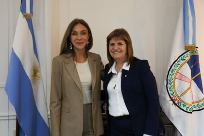 Bullrich, con la diputada Belén Avico, que pasa del bloque del Pro al de LLA