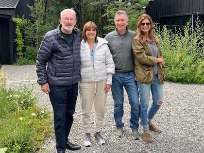 Bullrich difundió la foto de su encuentro con Macri en el Sur
