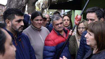 Bullrich, durante su recorrida por Pilar y Escobar