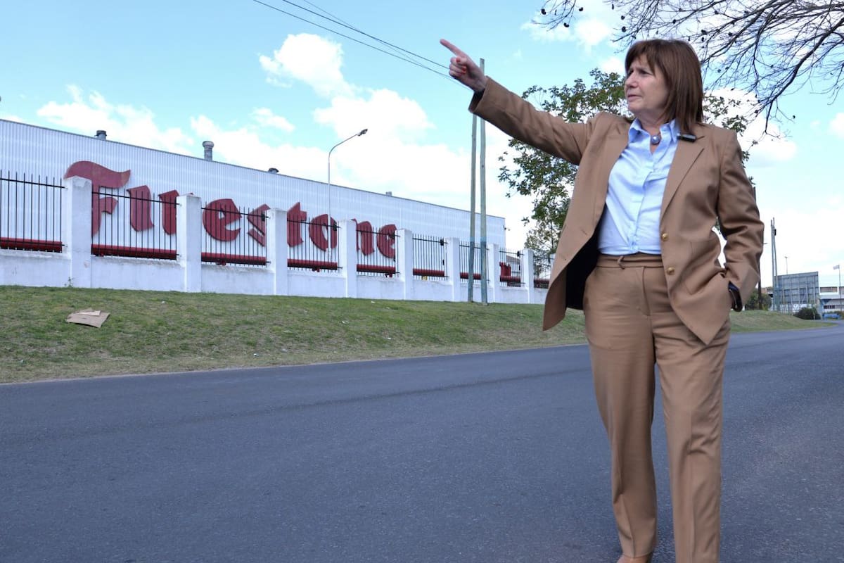 Bullrich, en la calle colectora del Camino de Cintura, en un lateral de la planta de Bridgestone-Firestone, en Llavallol