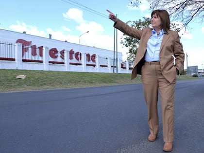 Bullrich, en la calle colectora del Camino de Cintura, en un lateral de la planta de Bridgestone-Firestone, en Llavallol