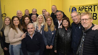 Bullrich, junto a Valenzuela y Pareja