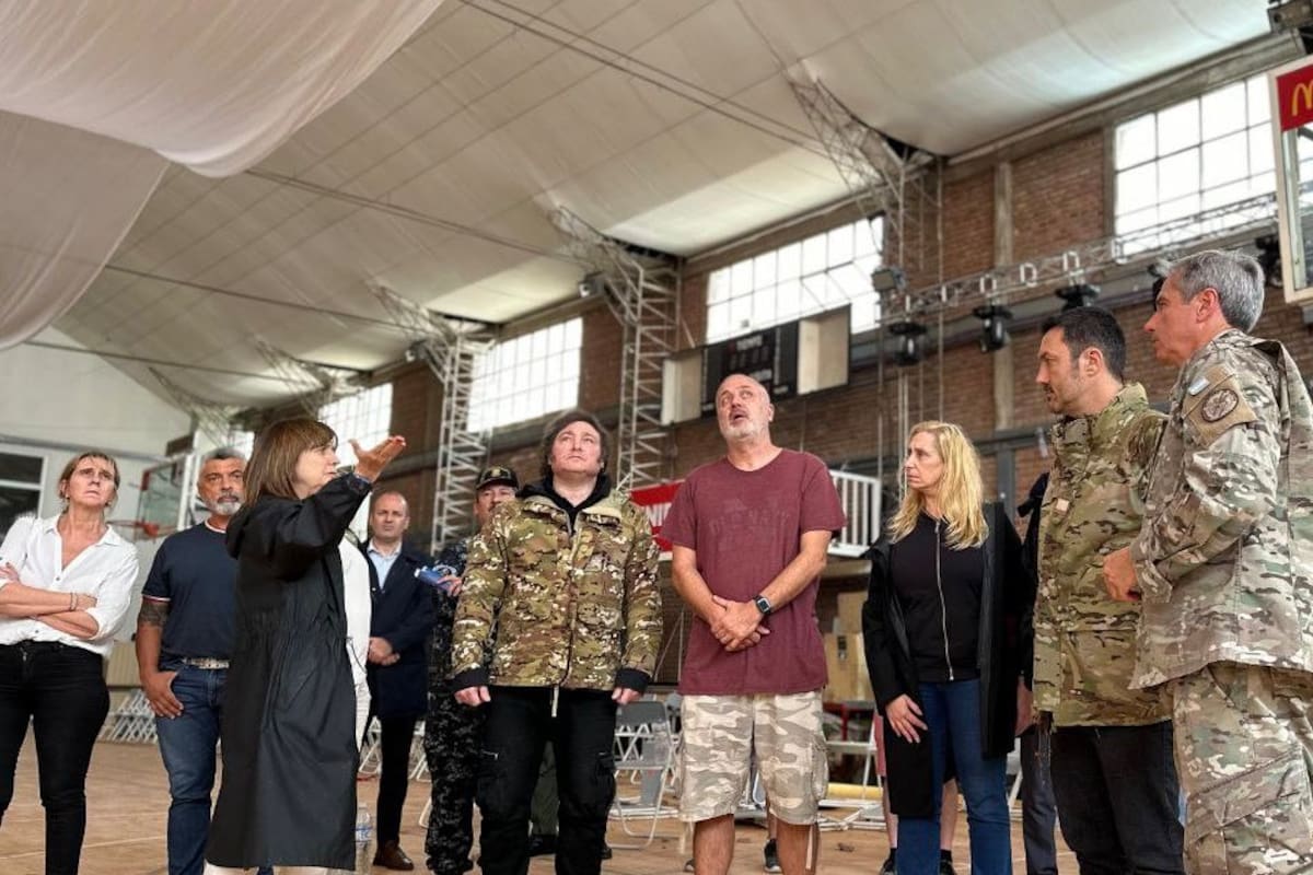 Bullrich, Milei y su hermana Karina y Luis Petri con autoridades locales en Bahía Blanca