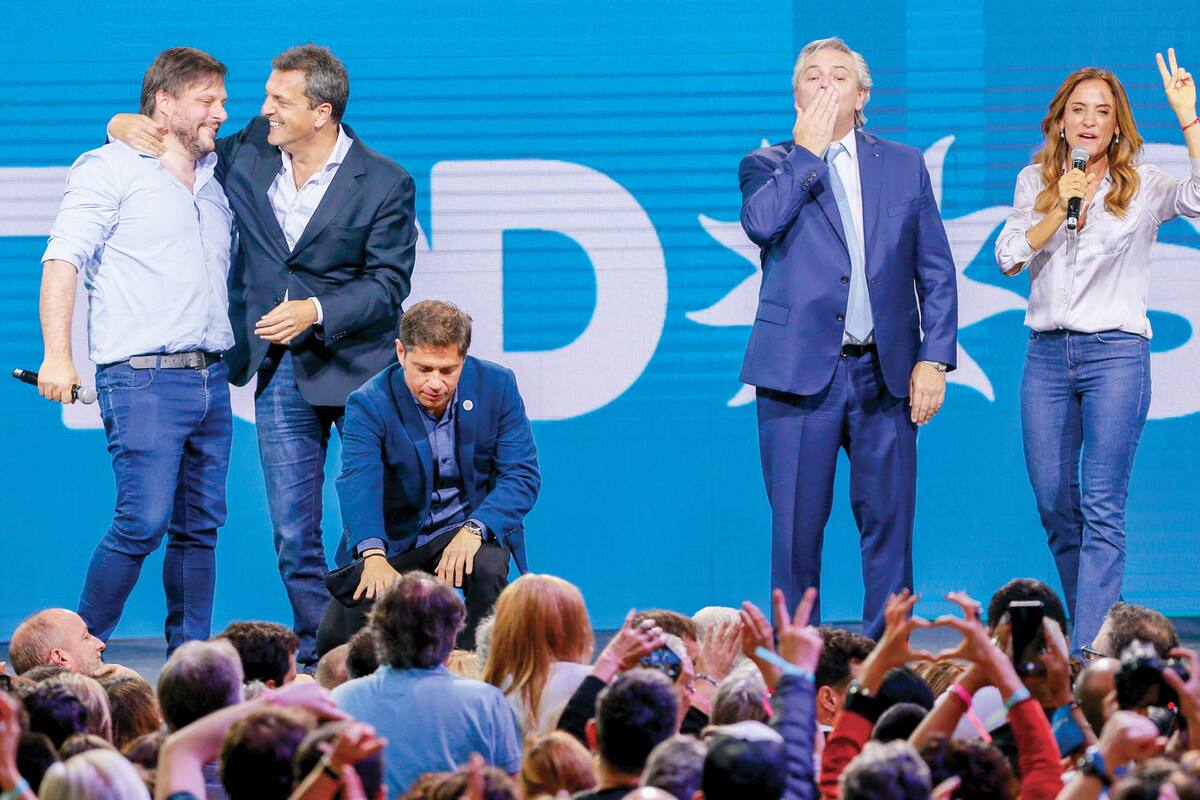 Bunker del Frente de Todos, Alberto Fernadez los candidatoa diputados salen a saludar
14/11/2021
Rodrigo Nespolo