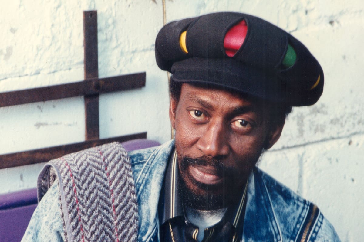 Bunny Wailer en 1990. Era el único miembro fundador de los Wailers que quedaba vivo