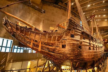 El Vasa era el símbolo del poderío militar del reino, pero se hundió en su viaje inaugural en aguas de Estocolmo debido a errores de diseño que le impidieron flotar.