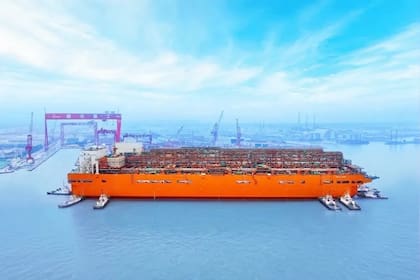 Buque de licuefacción: enfría el gas a -162 grados para reducir su volumen y convertirlo a estado líquido