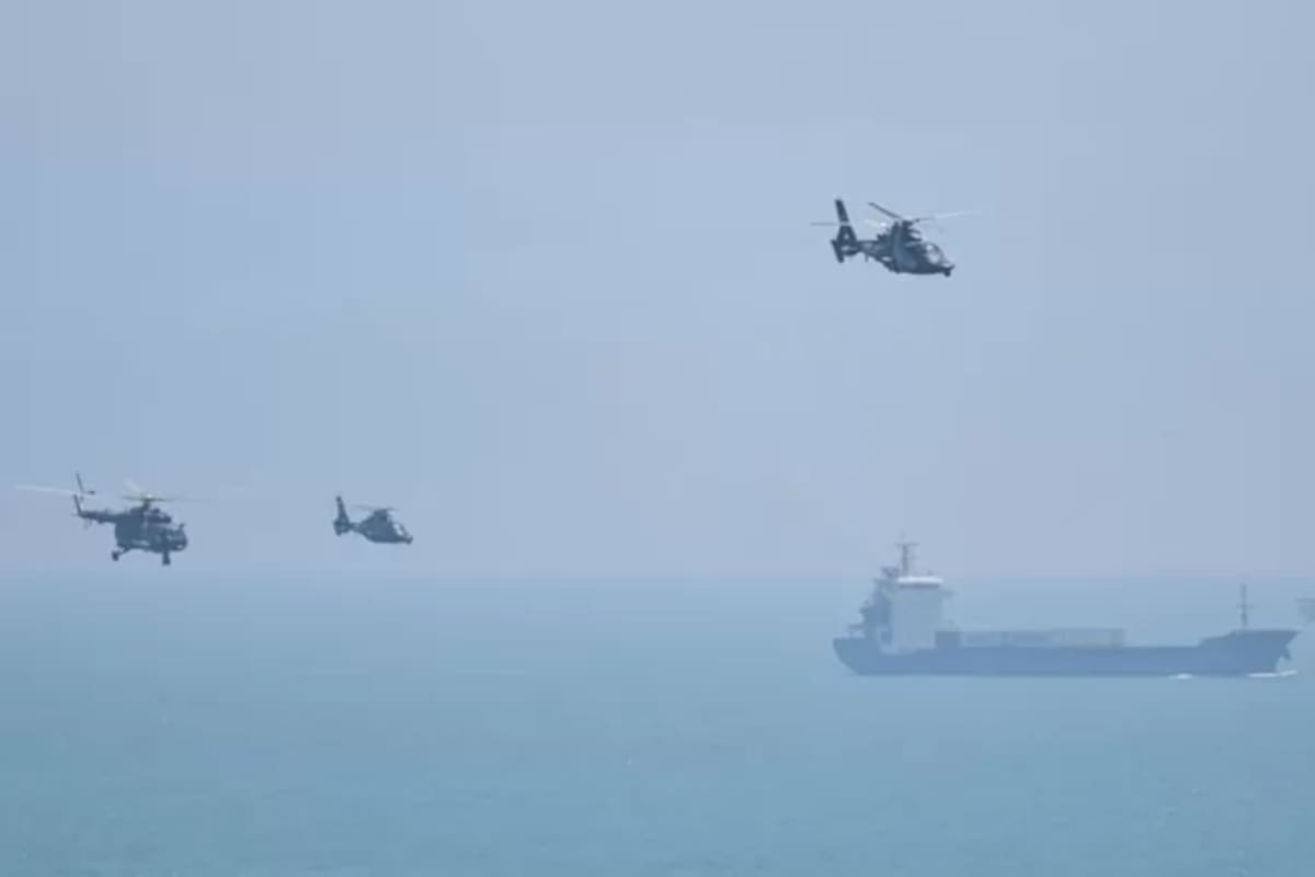 Buques y helicópteros militares de China participan en las maniobras en aguas frente a las costas de Taiwán